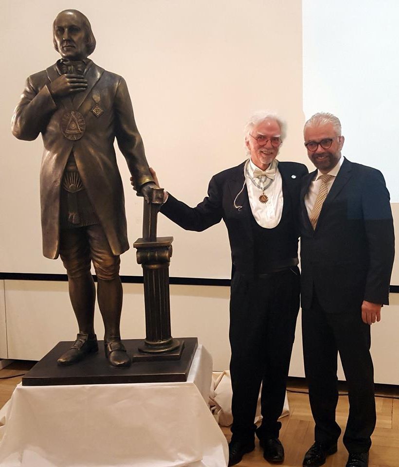 Schroeder.jpgThe Grand Master of the United Grand Lodge of Germany, Brother Christoph Bosbach (right) recently awarded Brother Jens Rusch the golden merit badge "Pro Merito" for this huge achievement and the enormous perseverance of the cancer-stricken brother.